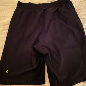 men’s black lululemon T.H.E short 11”